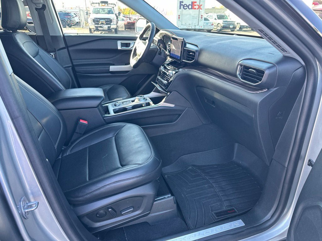 Certified 2022 Ford Explorer Limited AWD/4WD image 12
