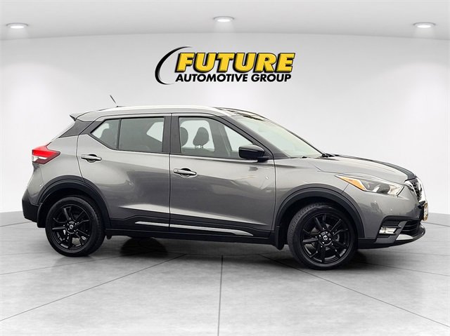 Used 2020 Nissan Kicks SR image 3