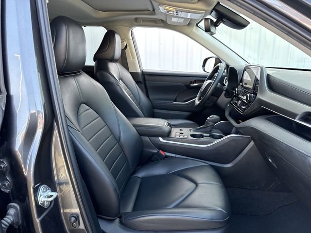 Used 2023 Toyota Highlander XLE image 30
