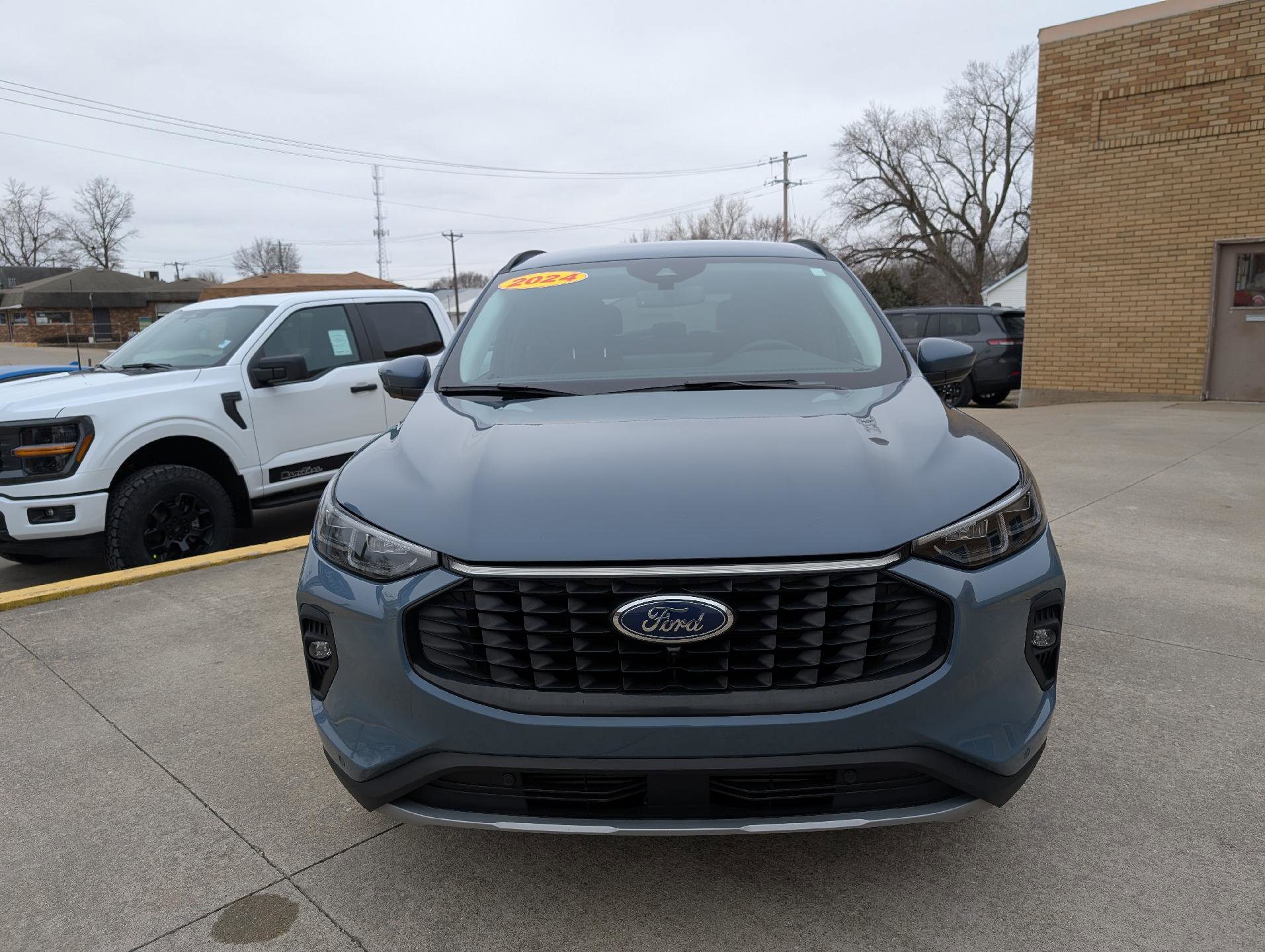 Used 2024 Ford Escape Platinum image 3