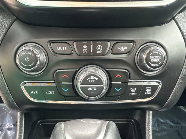 Used 2021 Jeep Cherokee Limited w/ Elite Package AWD/4WD image 38