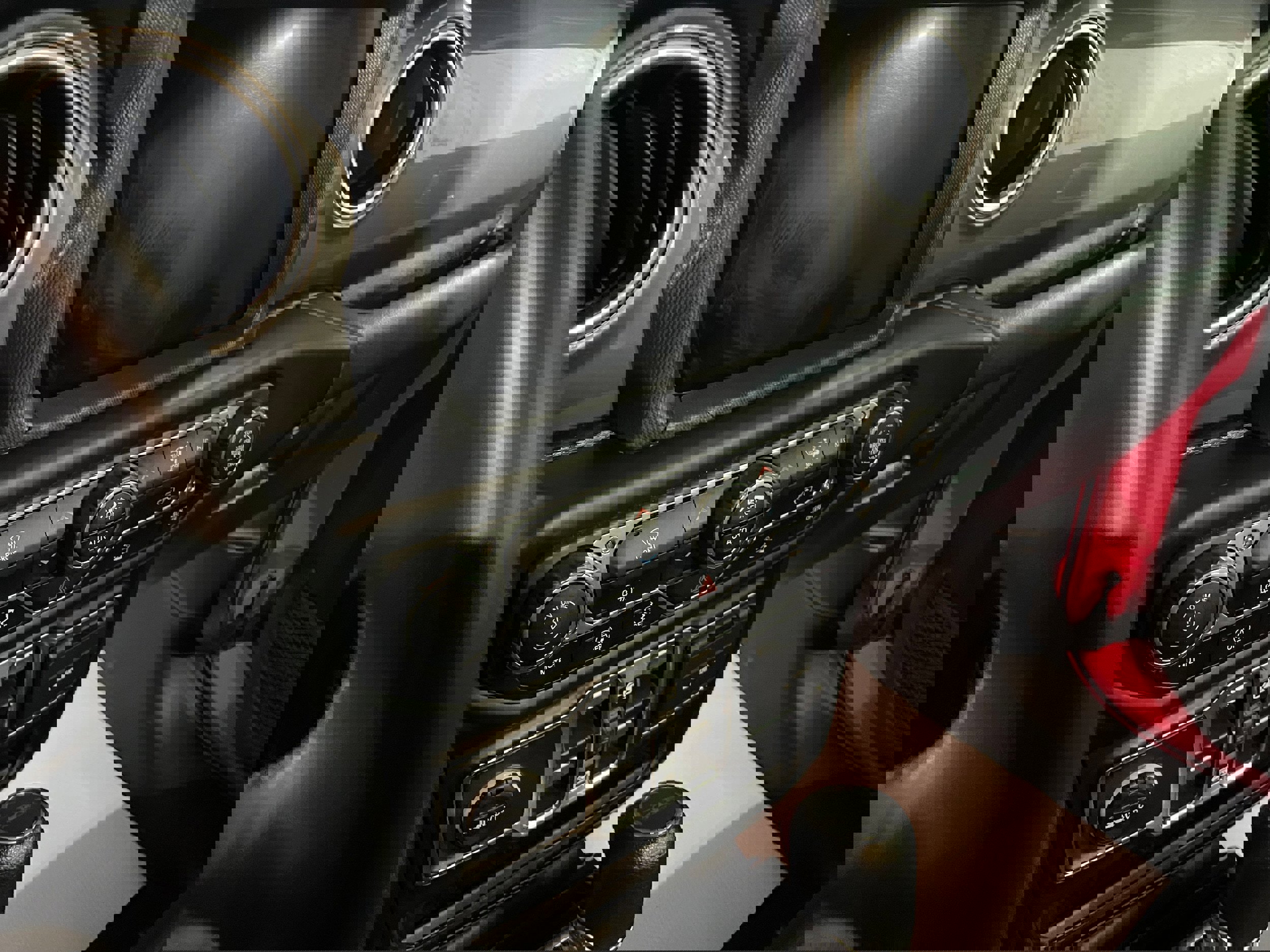 Used 2023 Jeep Gladiator Overland image 13