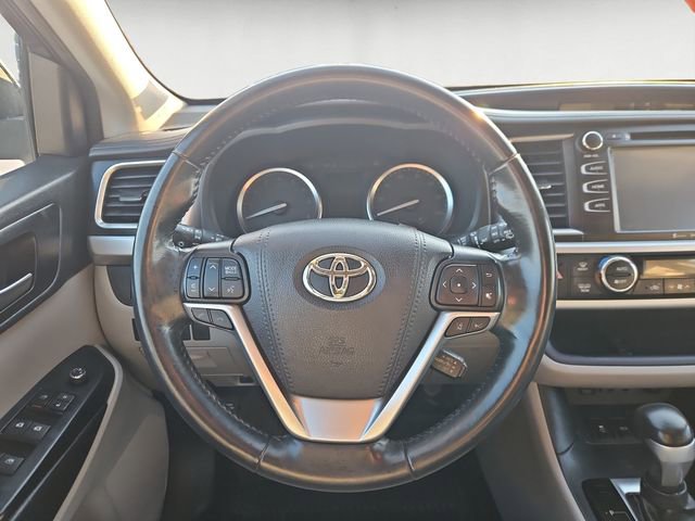 Used 2019 Toyota Highlander XLE AWD/4WD image 12