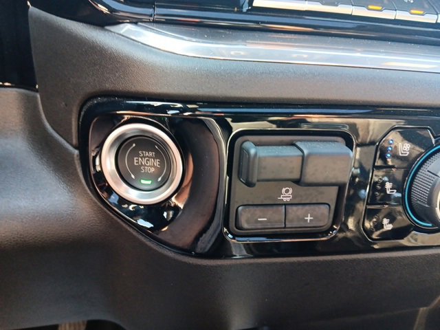 Used 2025 Chevrolet Silverado 1500 High Country w/ Midnight Edition image 18