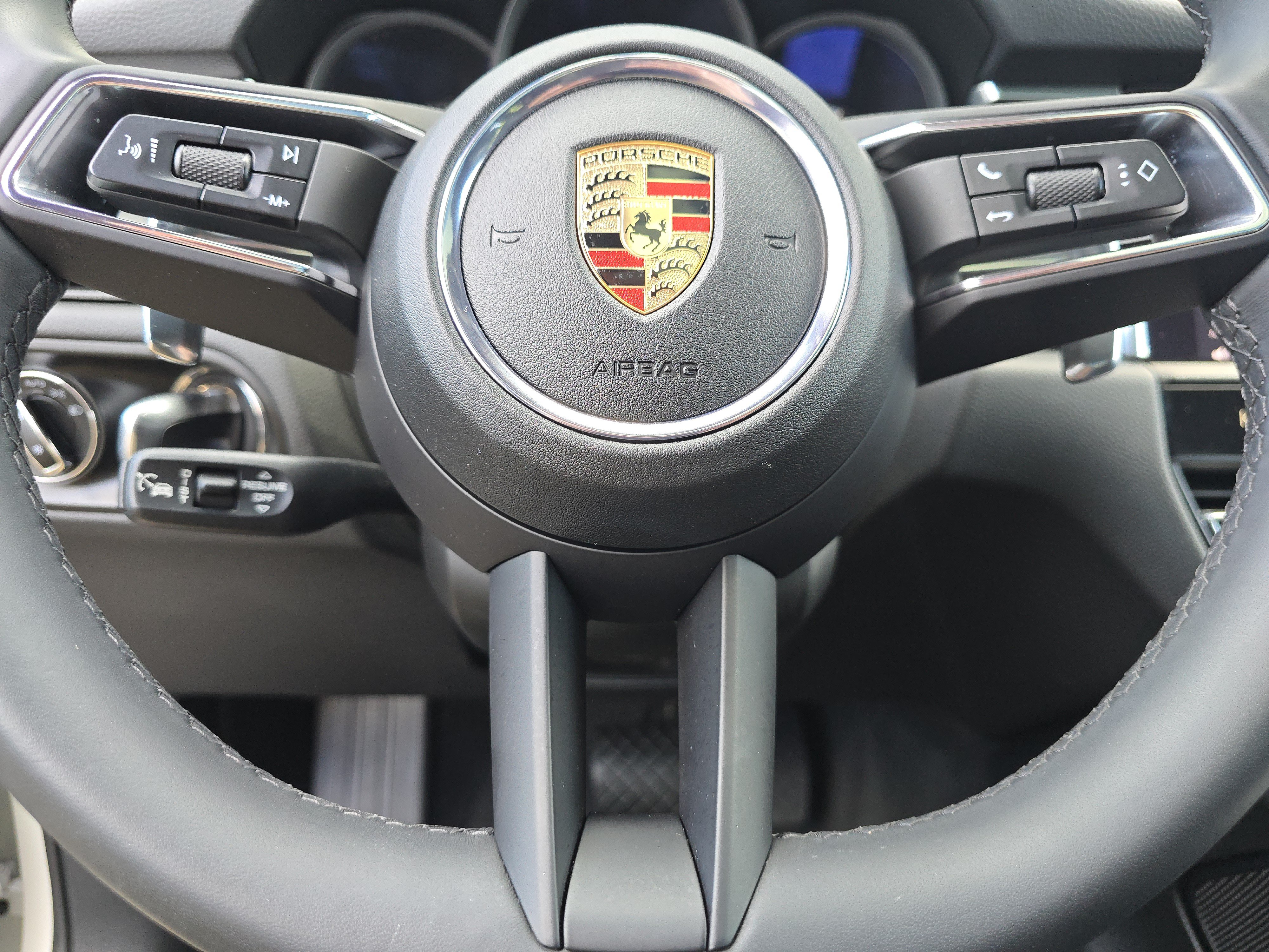 Certified 2025 Porsche Macan AWD/4WD image 20