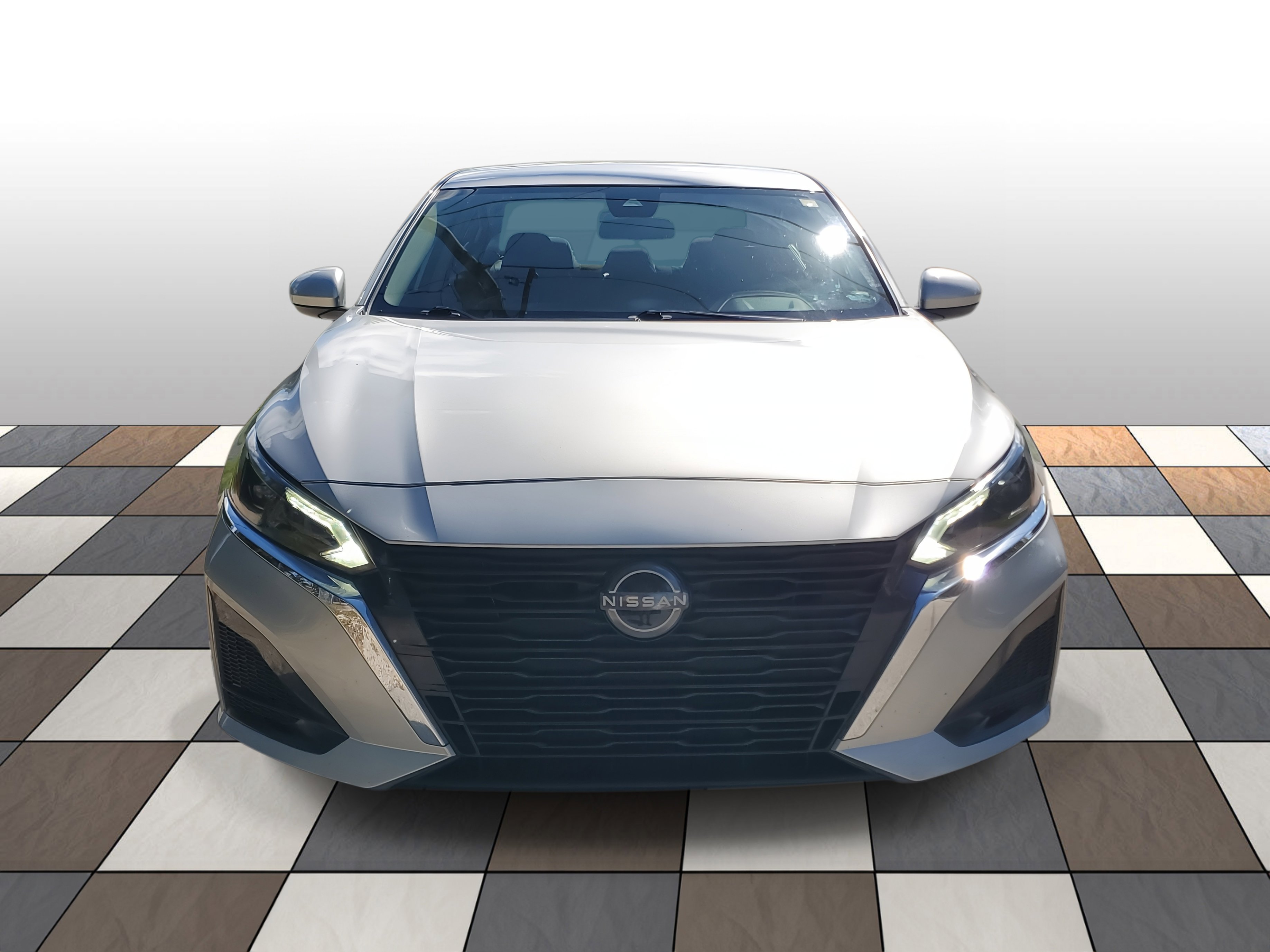 Used 2023 Nissan Altima 2.5 SV FWD image 2