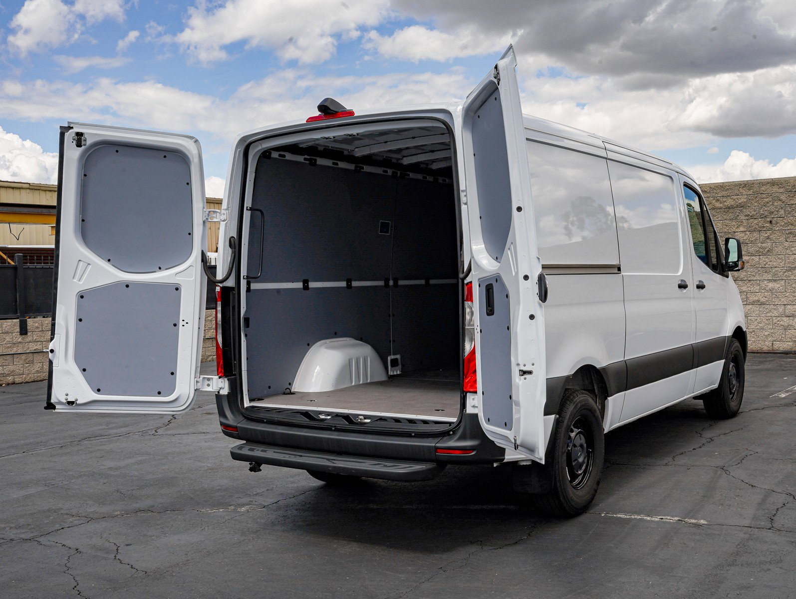 Used 2026 Mercedes-Benz Sprinter 2500 image 8