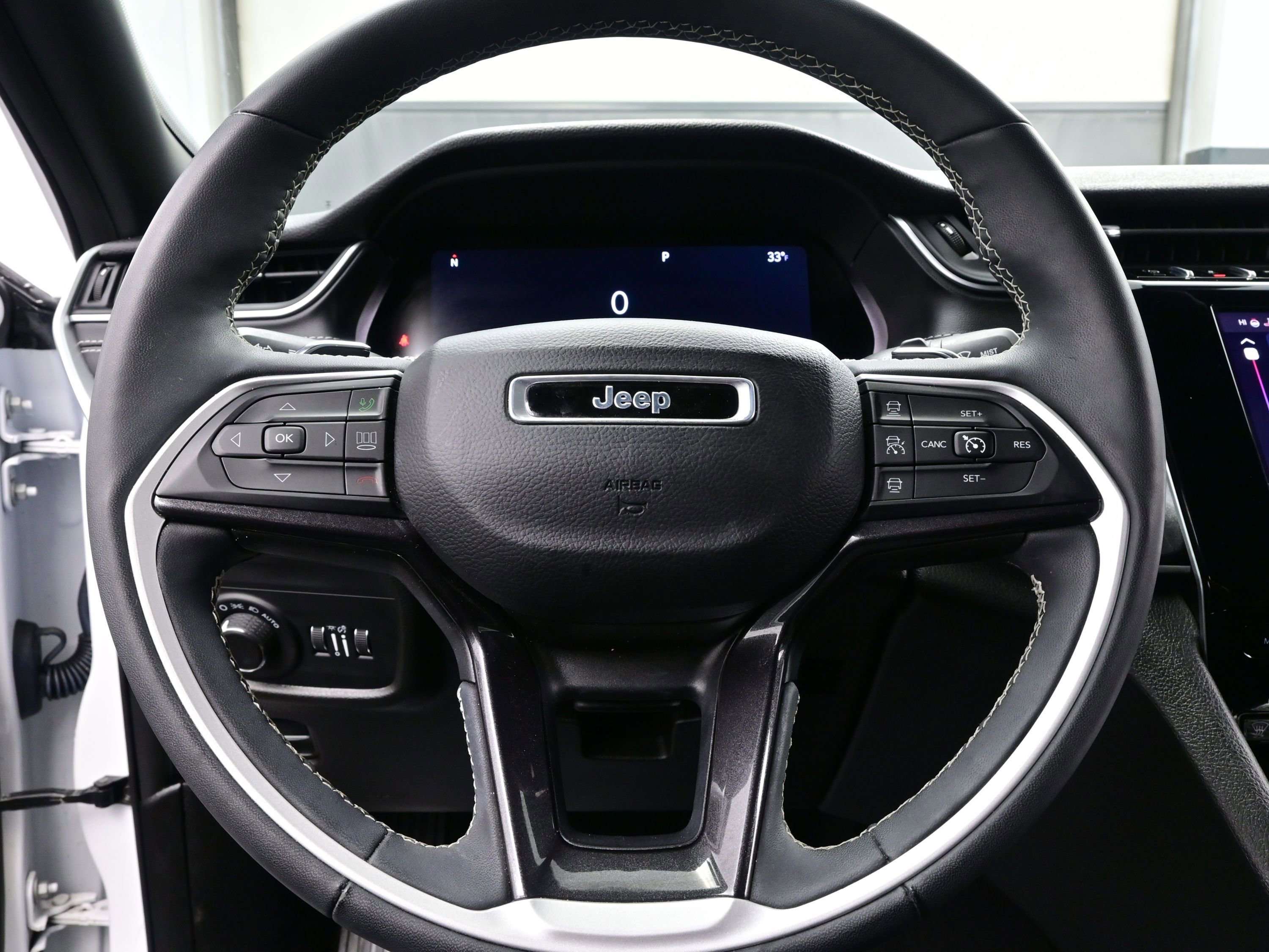 Used 2023 Jeep Grand Cherokee L Laredo image 23