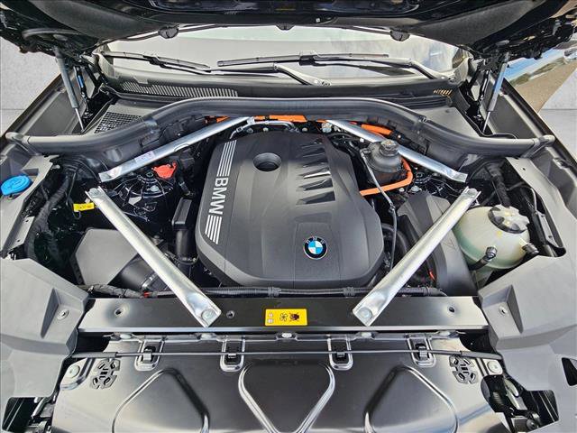 Certified 2025 BMW X5 xDrive50e w/ Parking Assistance Package image 30