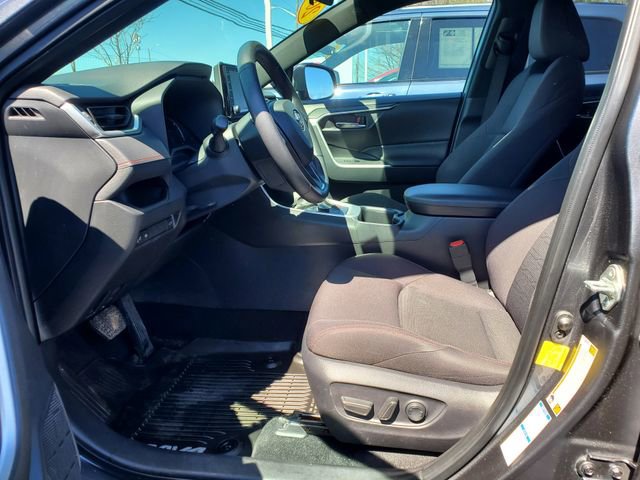 Used 2022 Toyota RAV4 SE image 18