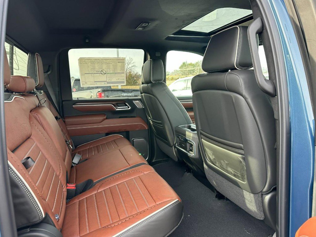 New 2026 GMC Sierra 2500 Denali Ultimate w/ LPO, Black Badging Package image 5
