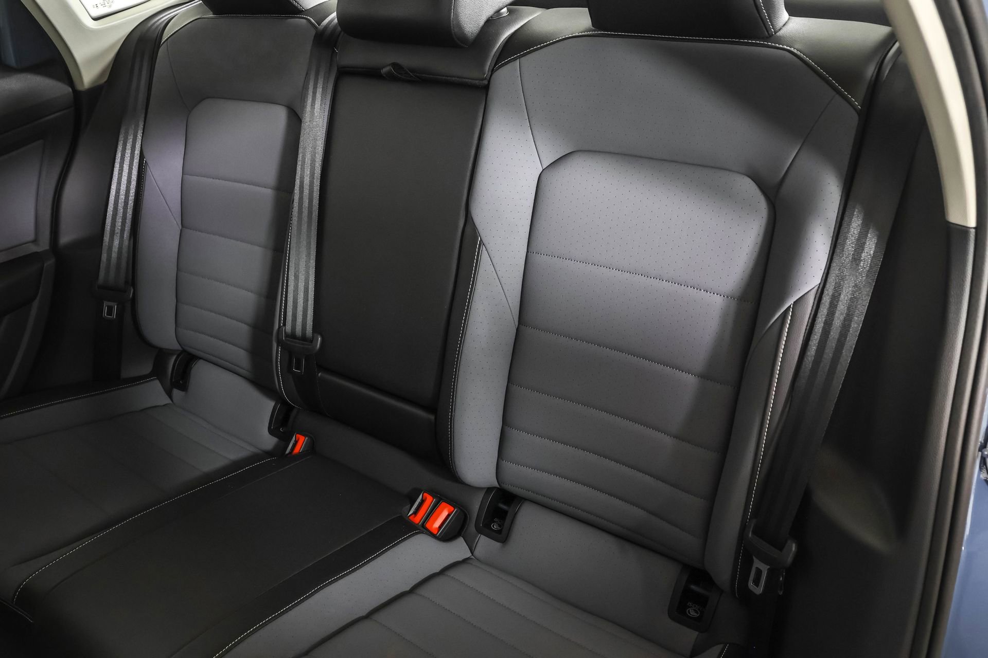 Used 2025 Volkswagen Jetta SE w/ Black Wheel Package image 36