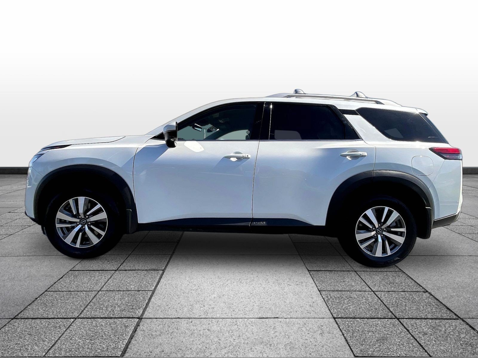 Certified 2025 Nissan Pathfinder SL AWD/4WD image 8