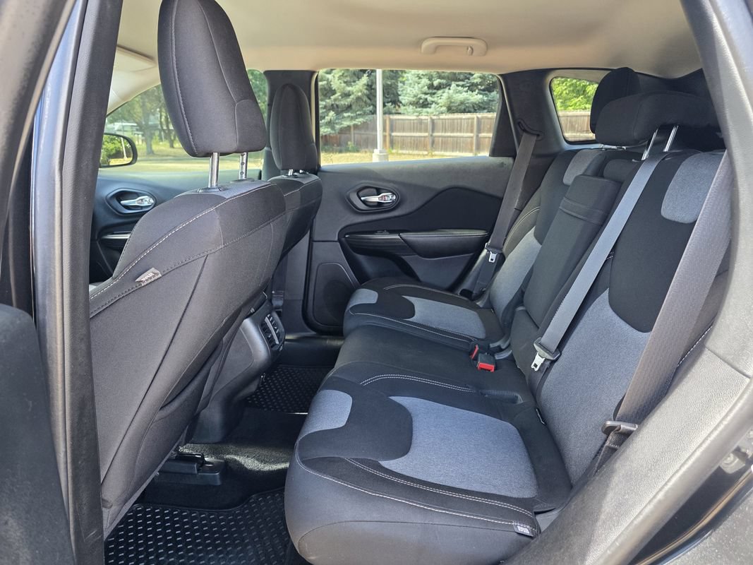 Used 2014 Jeep Cherokee Latitude w/ Cold Weather Group AWD/4WD image 17