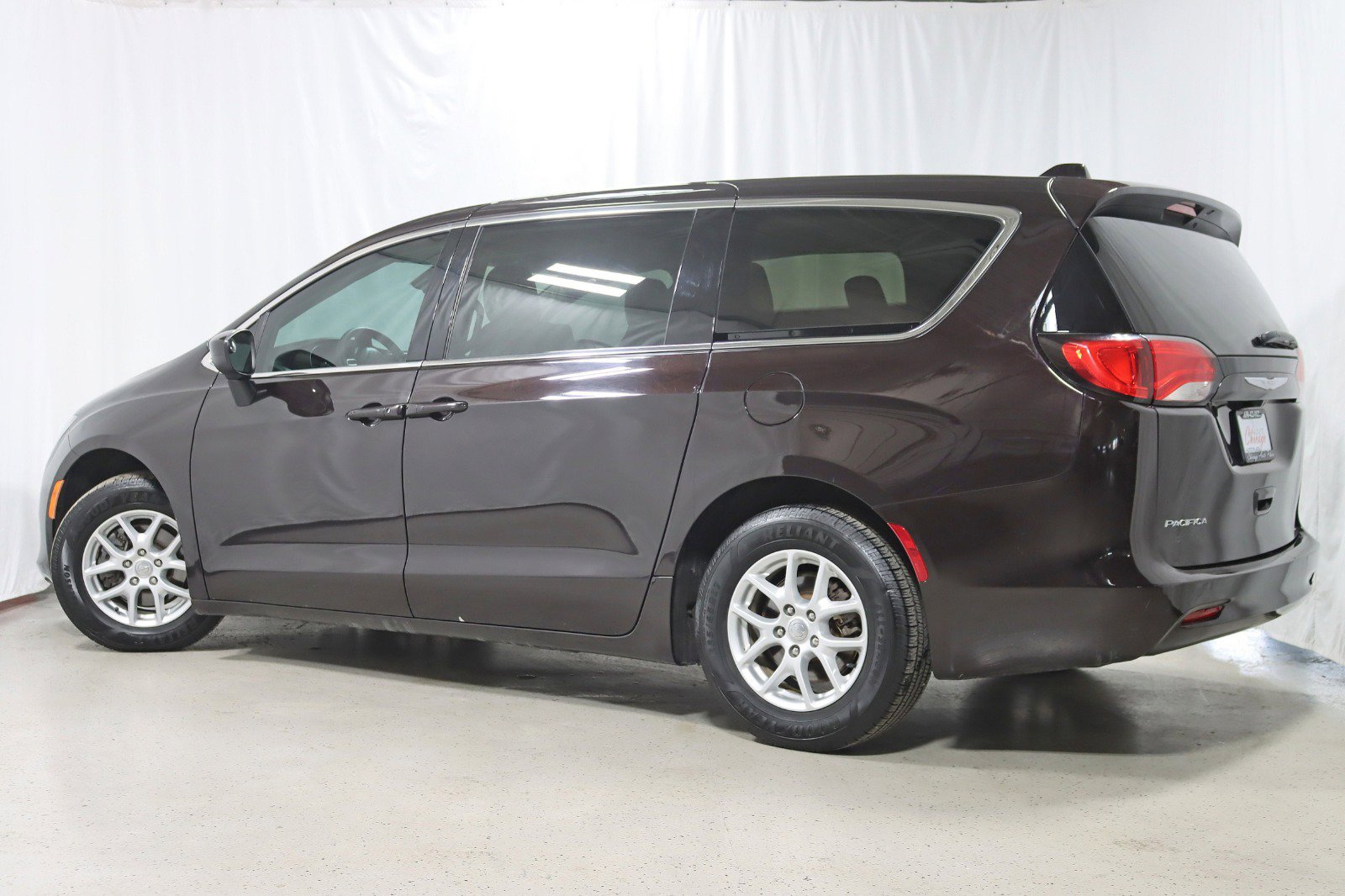 Used 2017 Chrysler Pacifica Touring image 9
