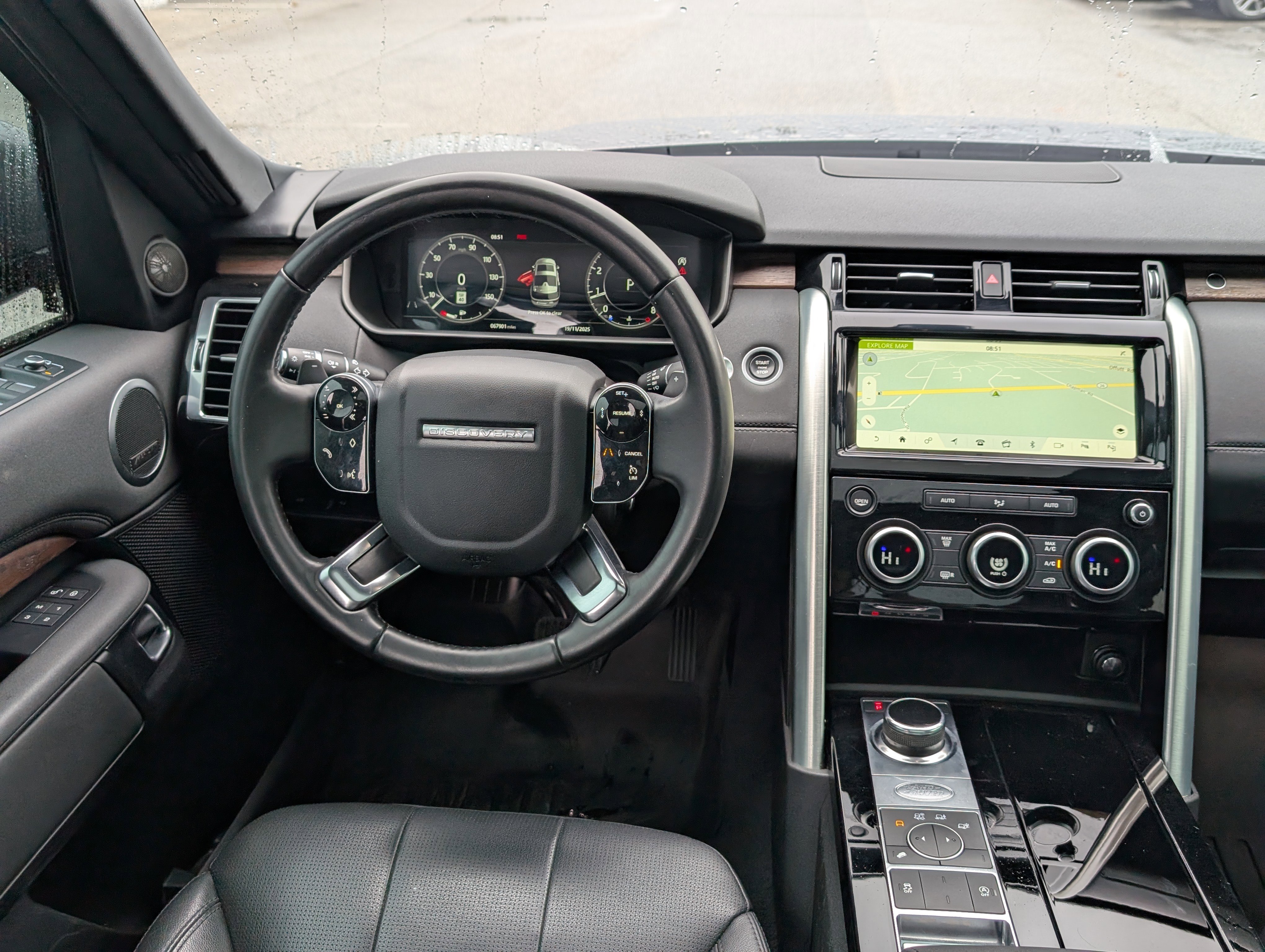 Used 2020 Land Rover Discovery HSE image 17