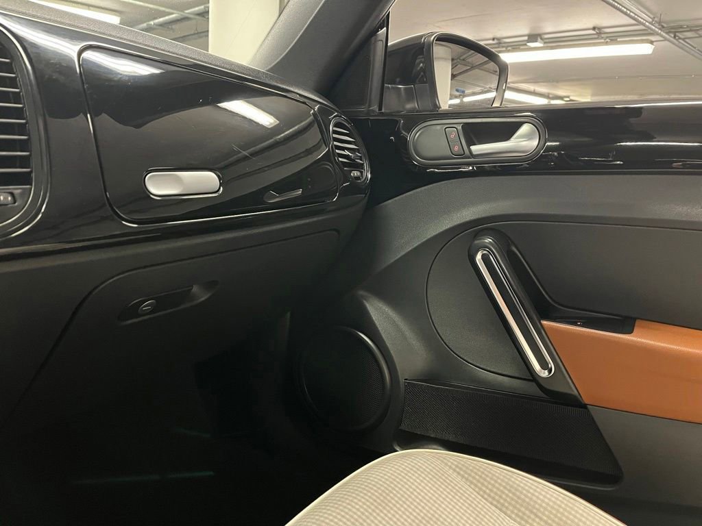 Used 2017 Volkswagen Beetle 1.8T Classic FWD image 25