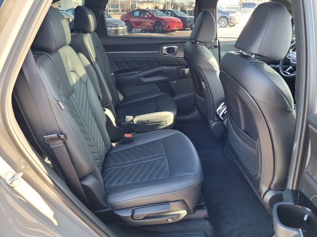 Used 2024 Kia Sorento SX Prestige image 12
