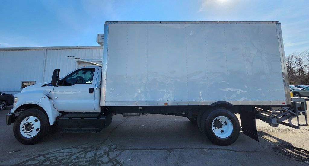 Used 2022 Ford F650 2WD Regular Cab Super Duty image 2