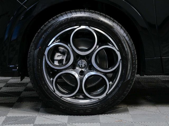 New 2025 Alfa Romeo Tonale image 5