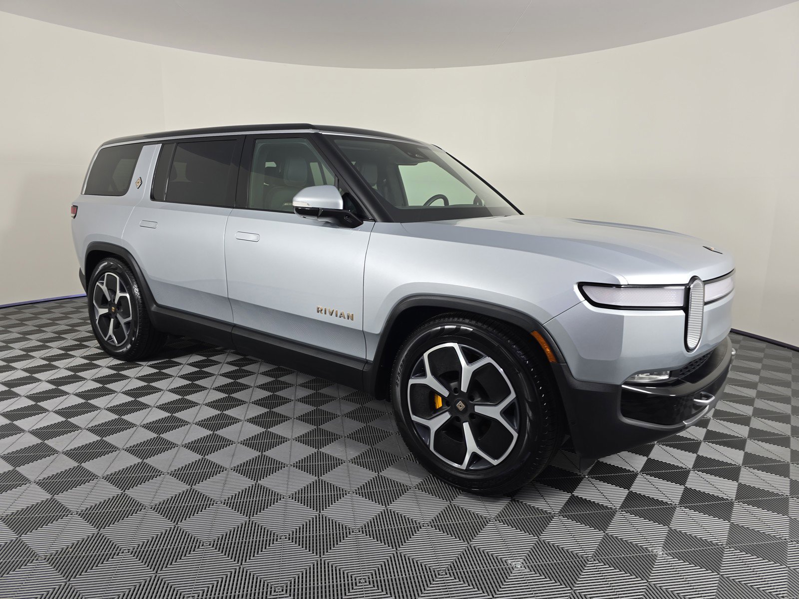 Used 2024 Rivian R1S Adventure AWD/4WD image 7