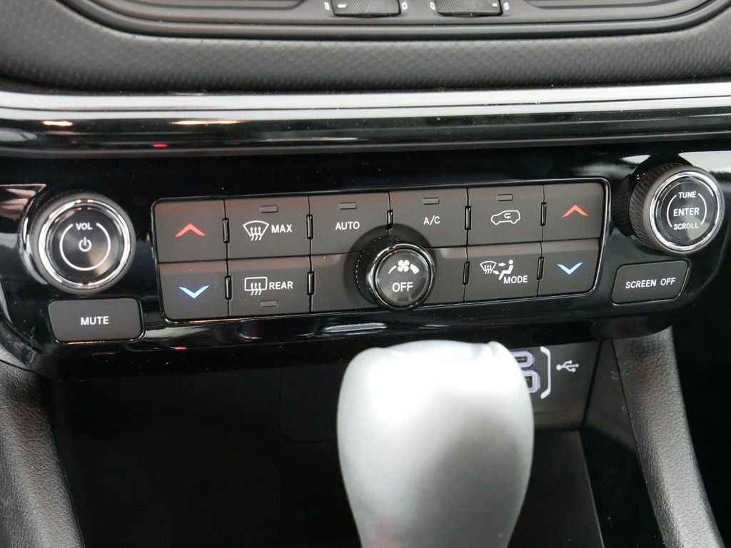 Used 2024 Jeep Compass Latitude w/ Convenience Group image 9