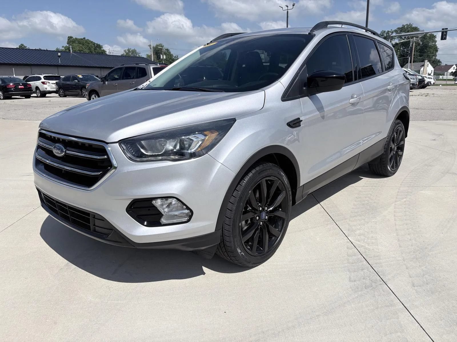 Used 2018 Ford Escape SE w/ SE Sport Appearance Package AWD/4WD image 3