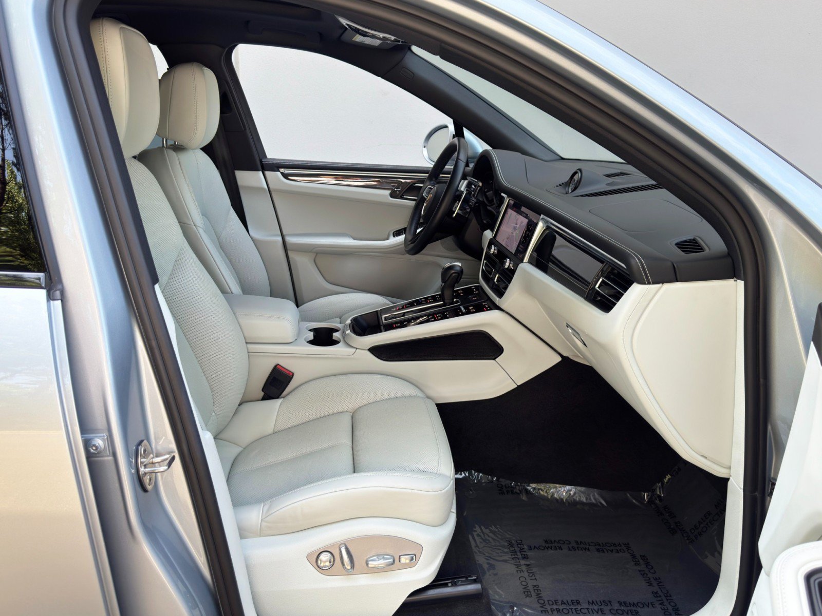 Used 2023 Porsche Macan S AWD/4WD image 16