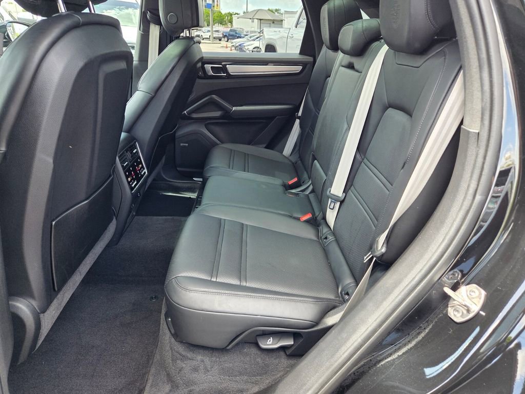 Used 2023 Porsche Cayenne S Platinum AWD/4WD image 6