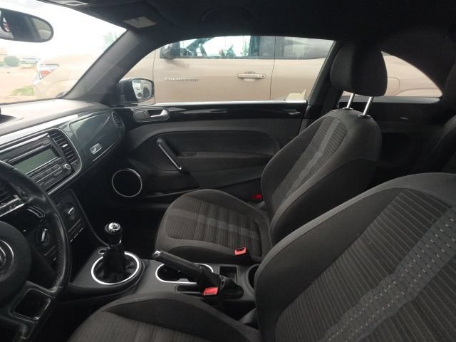 Used 2012 Volkswagen Beetle 2.0T FWD image 4