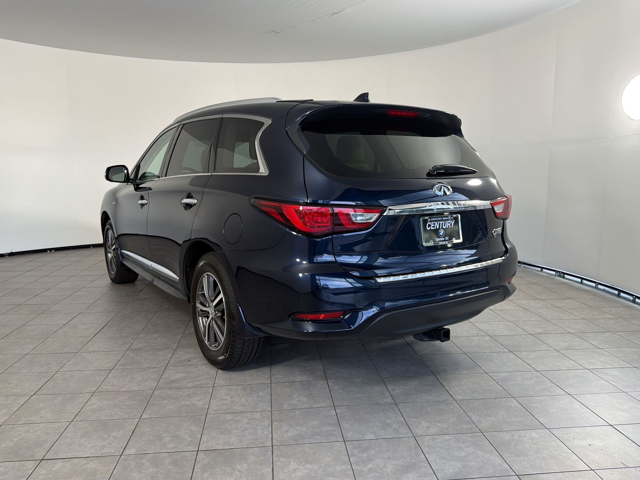 Used 2017 INFINITI QX60 Luxe w/ Premium Plus Package AWD/4WD image 3