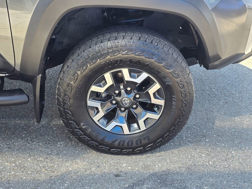 Used 2023 Toyota Tacoma TRD Off-Road AWD/4WD image 9