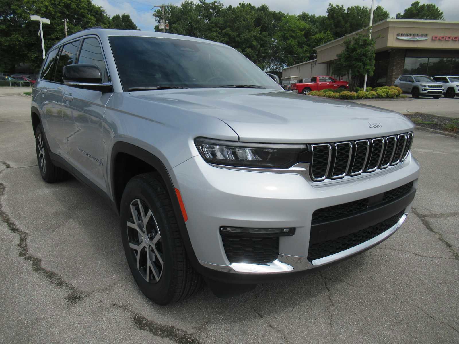 New 2025 Jeep Grand Cherokee L Limited w/ Trailer Tow Package image 11