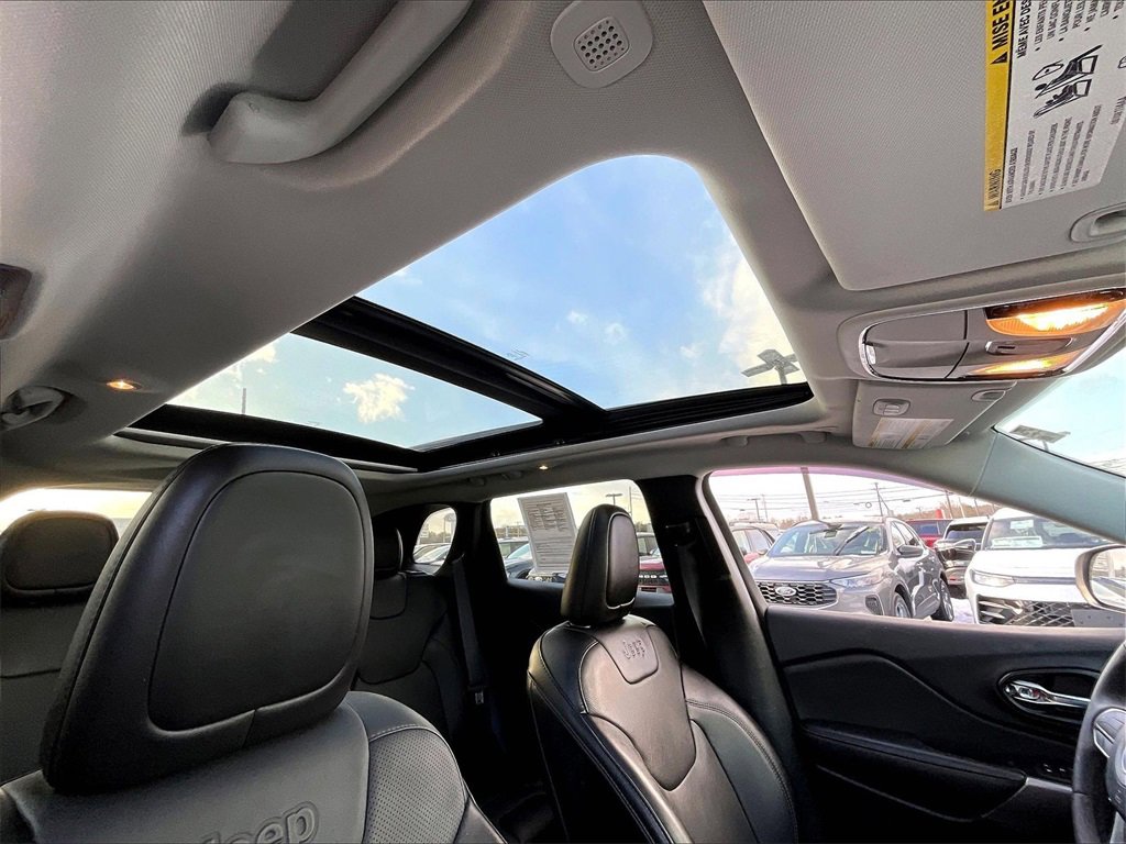 Used 2022 Jeep Cherokee Limited image 21