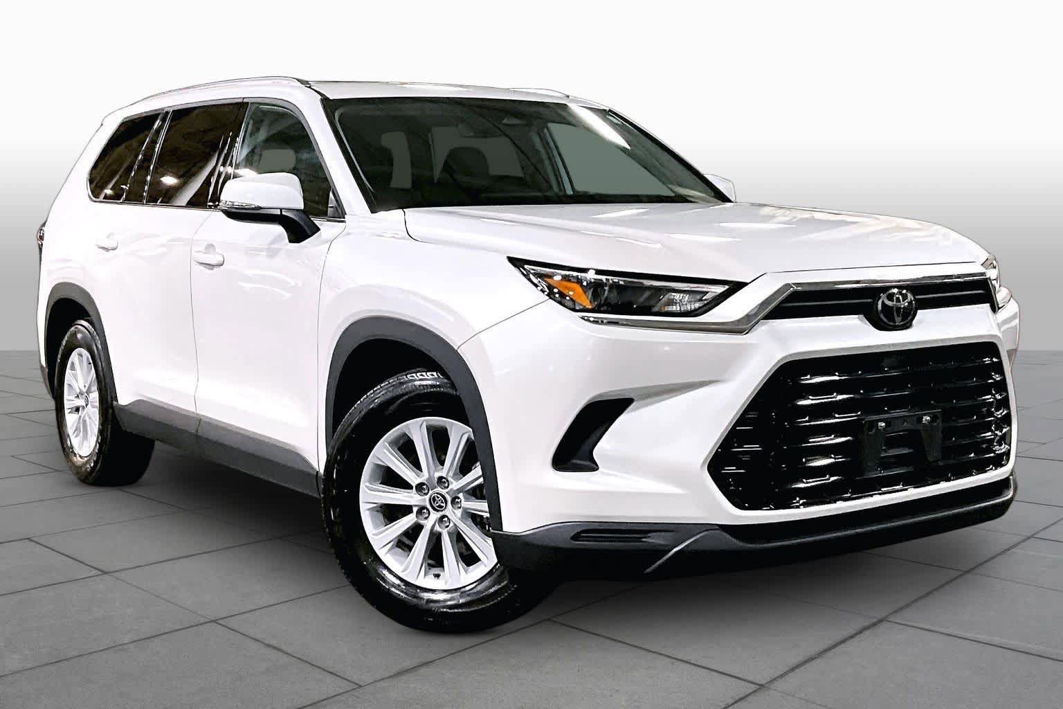 Used 2025 Toyota Grand Highlander AWD image 3