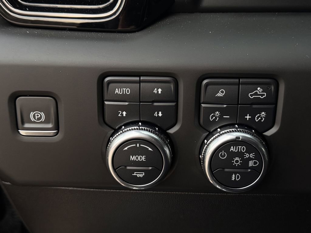 Used 2024 GMC Sierra 1500 AT4 w/ Technology Package AWD/4WD image 23