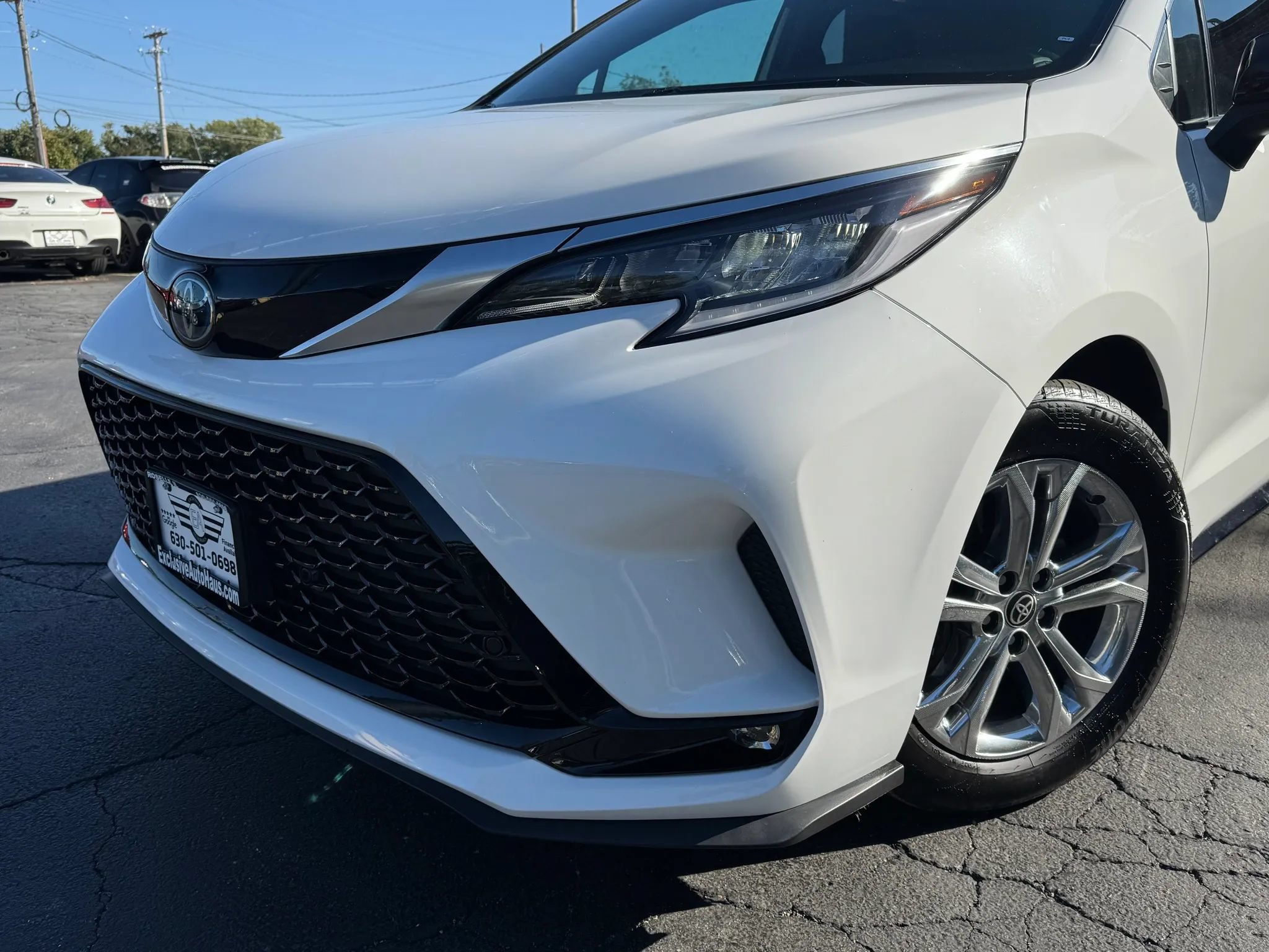 Used 2021 Toyota Sienna XSE AWD/4WD image 3