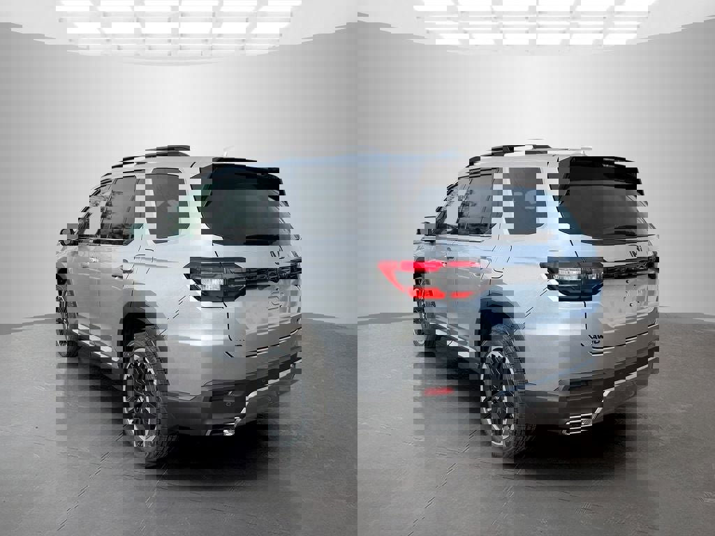 New 2026 Honda Pilot Touring image 4