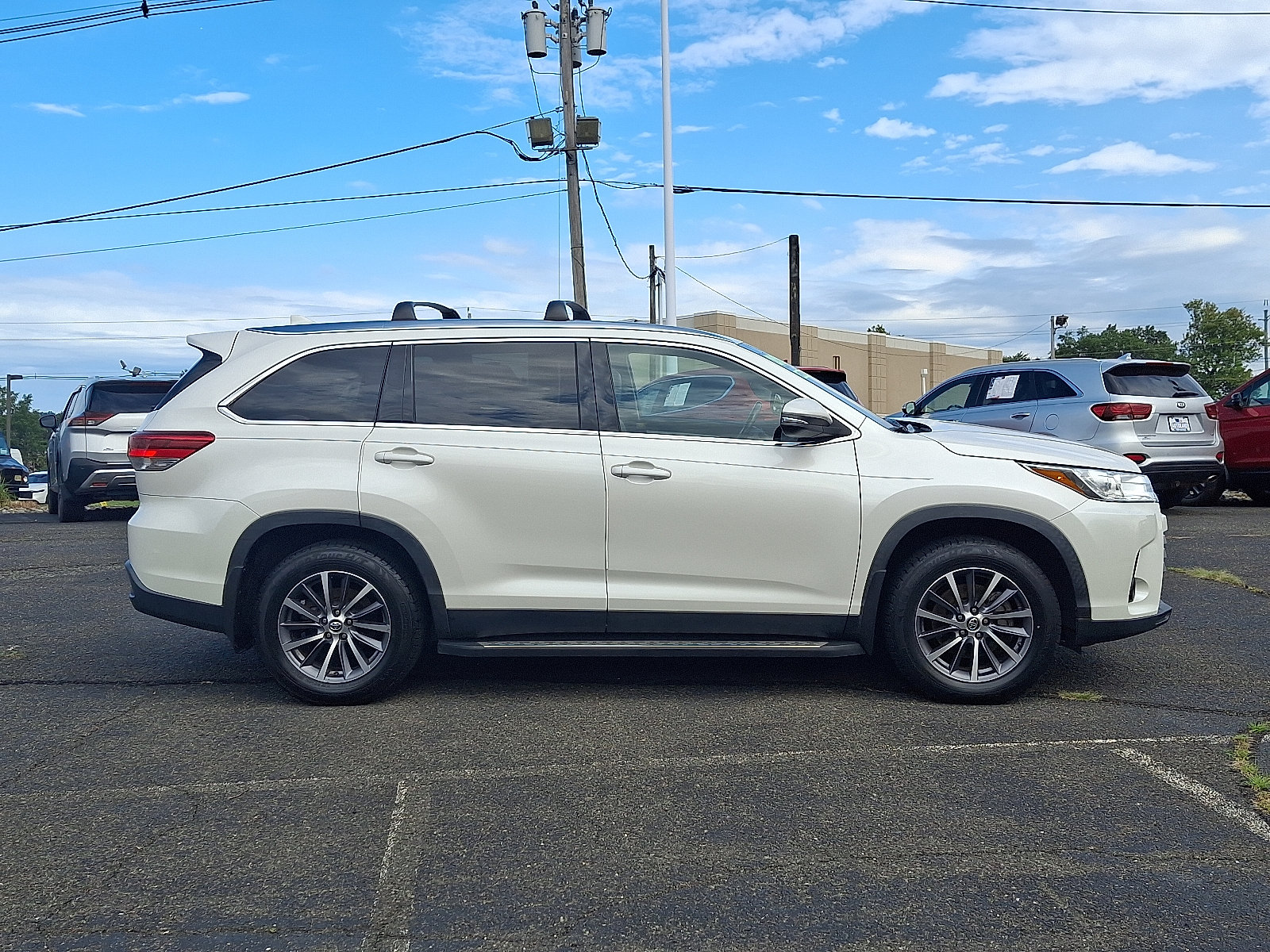 Used 2019 Toyota Highlander XLE AWD/4WD image 8