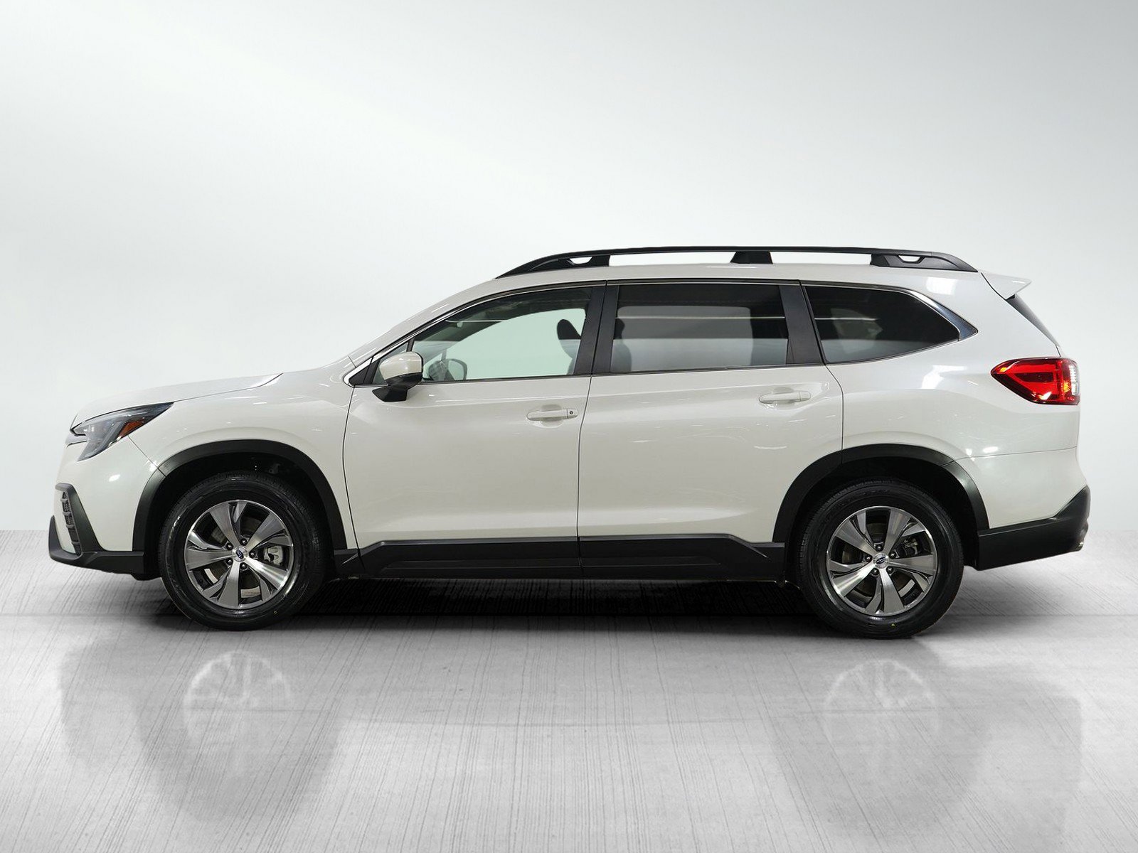 Used 2024 Subaru Ascent Premium w/ Convenience Package image 2
