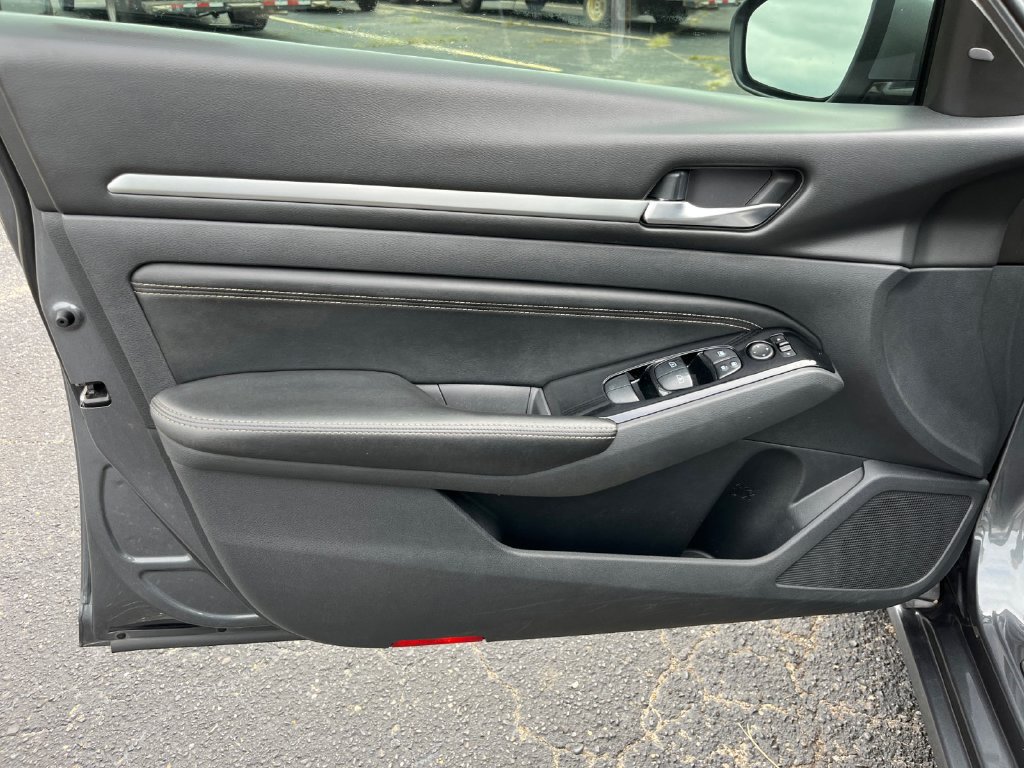 Used 2020 Nissan Altima 2.5 SL FWD image 16