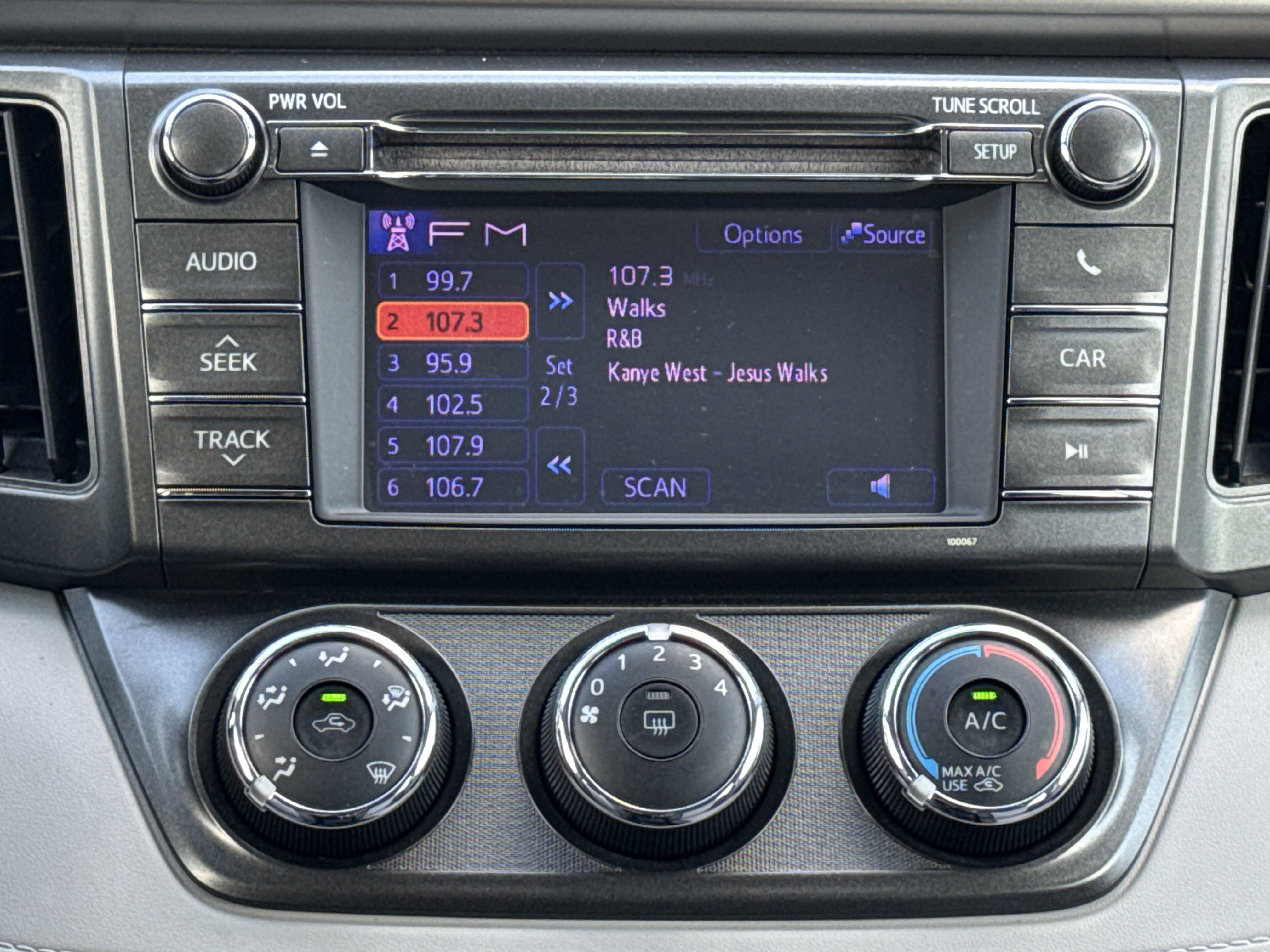 Used 2013 Toyota RAV4 LE FWD image 23