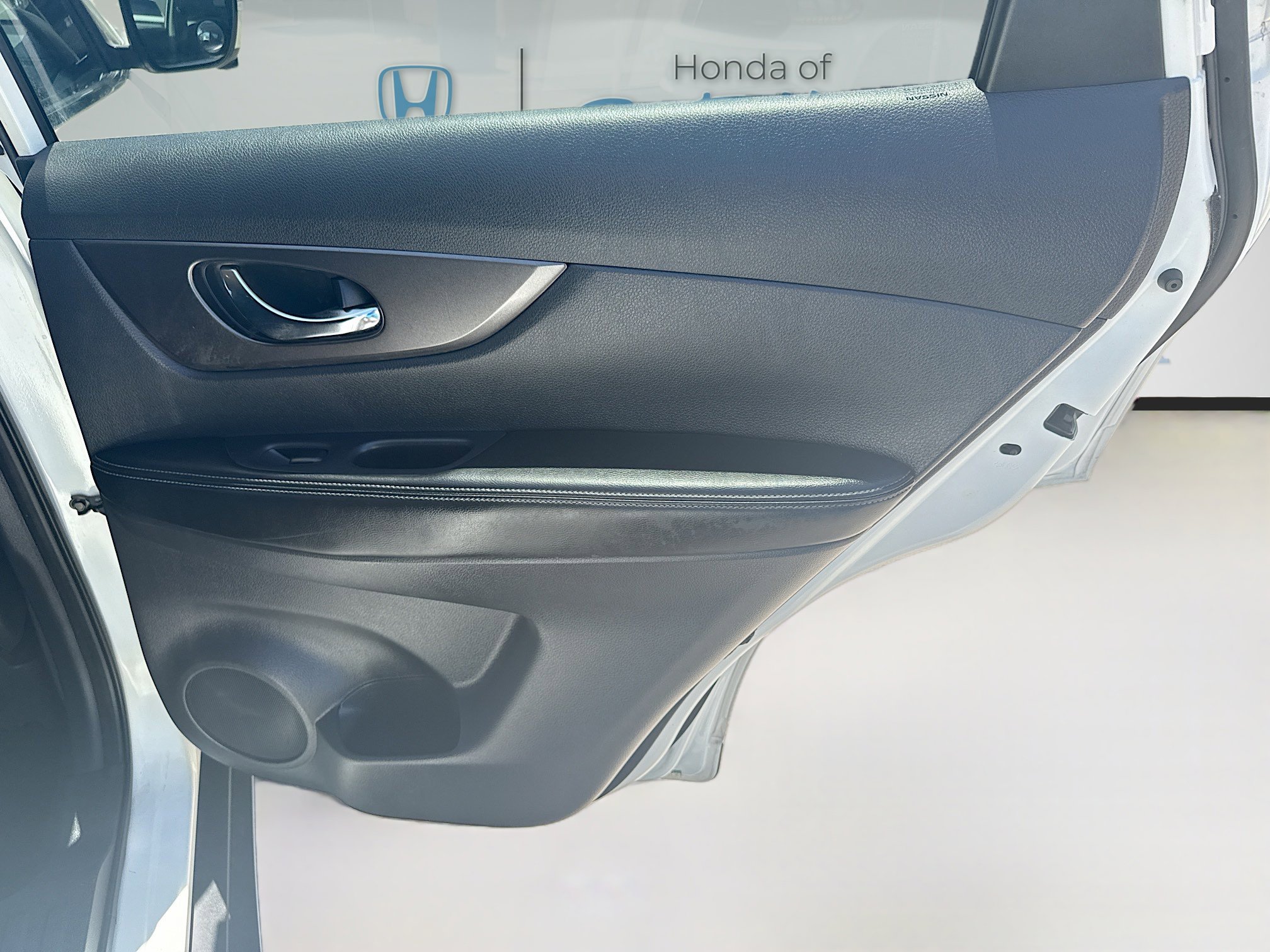 Used 2015 Nissan Rogue SV w/ SV Premium Package image 31