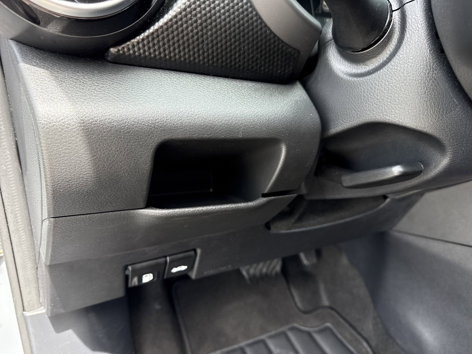 Used 2024 Nissan Kicks SV FWD image 16