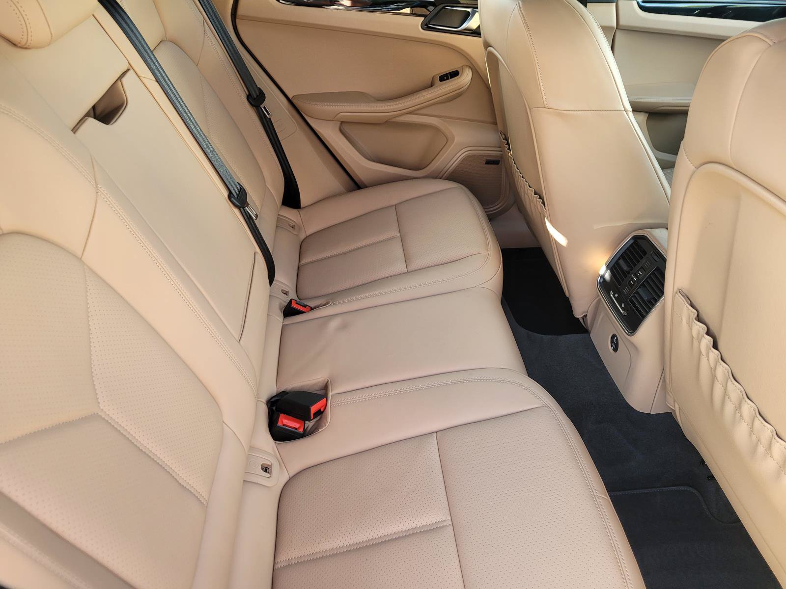Used 2025 Porsche Macan AWD/4WD image 13