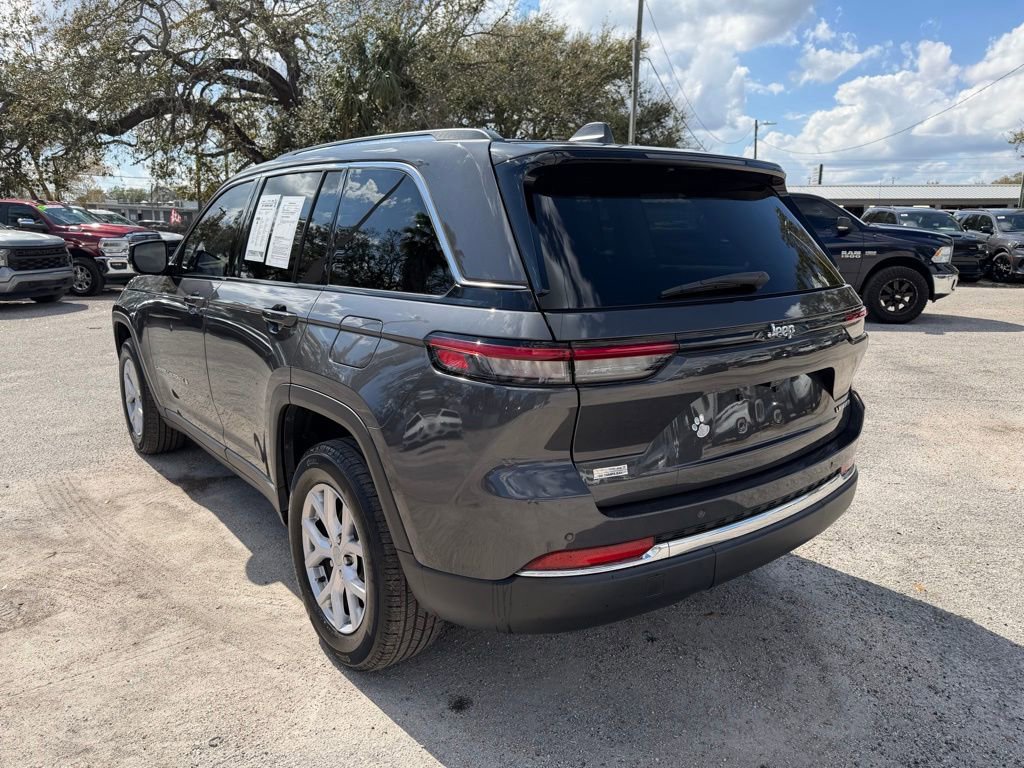 Certified 2022 Jeep Grand Cherokee Limited w/ Trailer Tow Prep Group (B) image 4