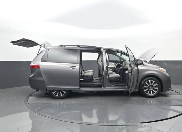 Used 2019 Toyota Sienna Limited FWD image 32
