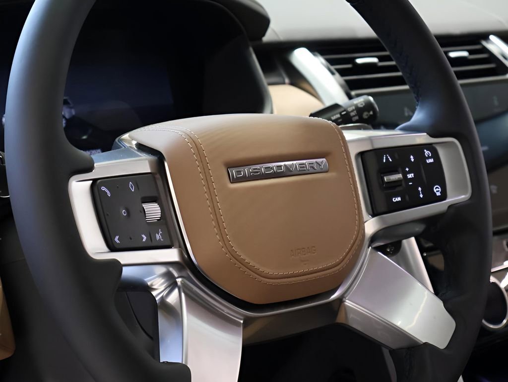 Certified 2025 Land Rover Discovery Metropolitan Edition image 41
