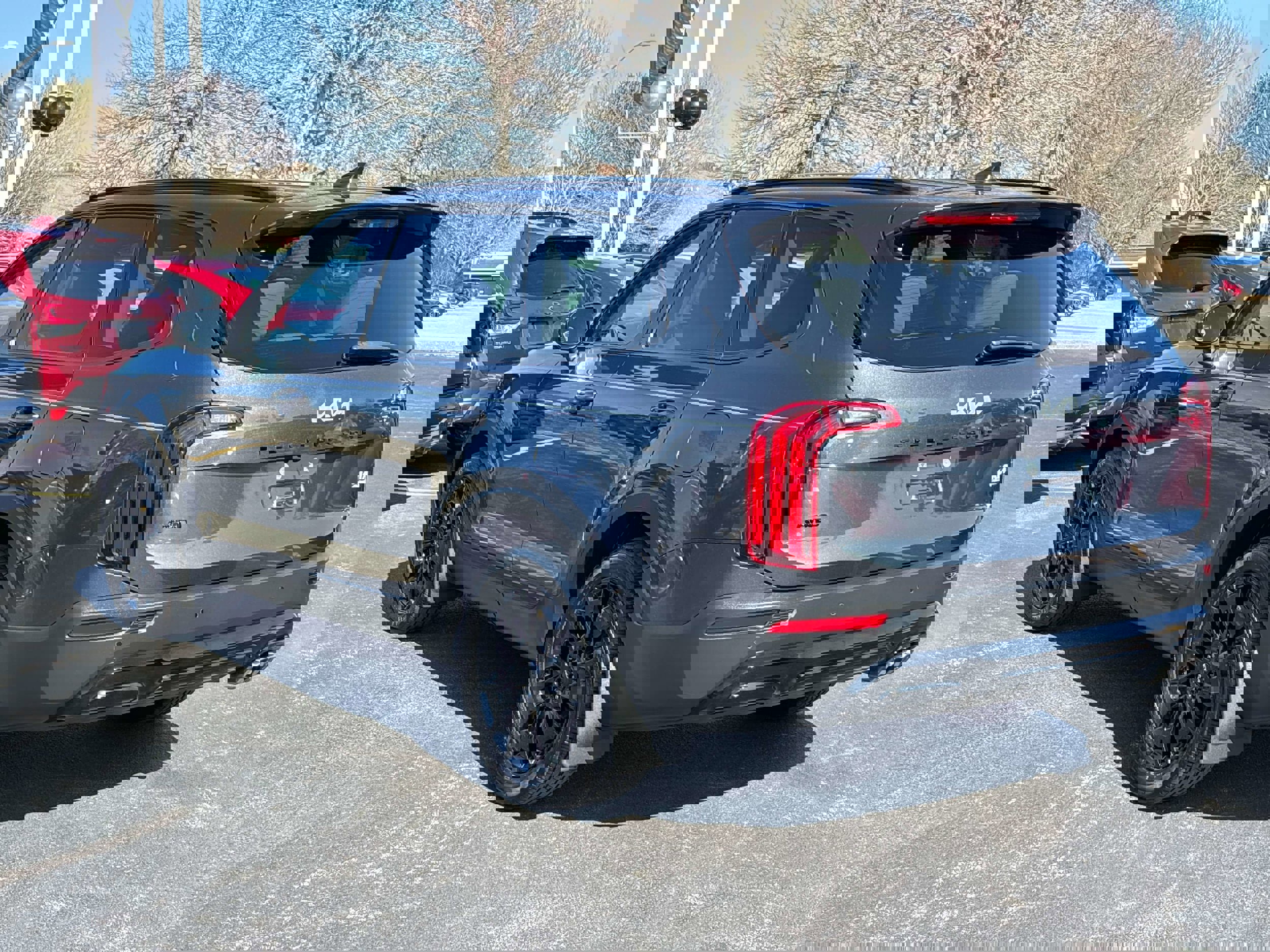 Used 2022 Kia Telluride EX w/ EX Premium Package image 3