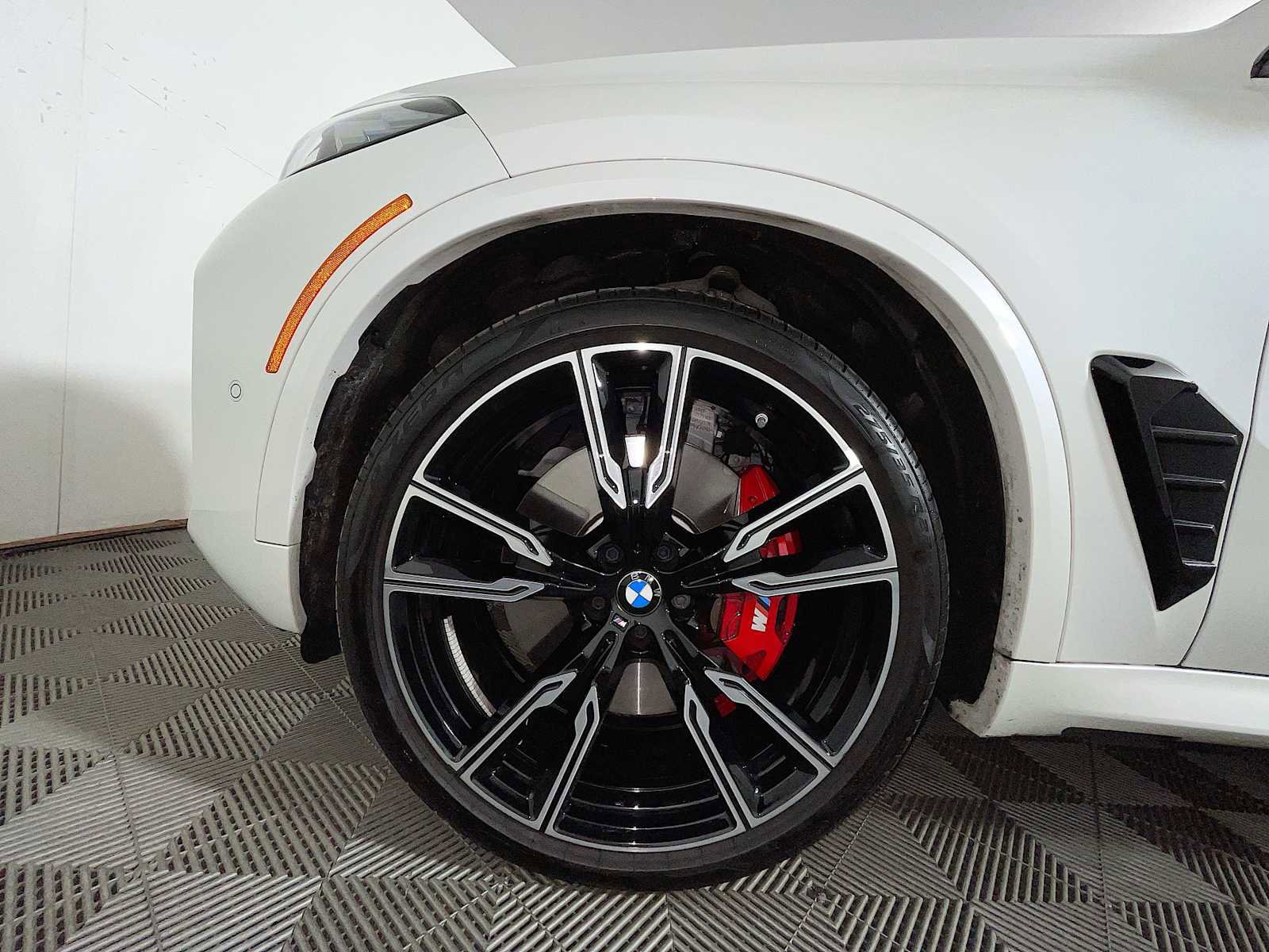 Used 2025 BMW X5 M60i w/ Executive Package image 8